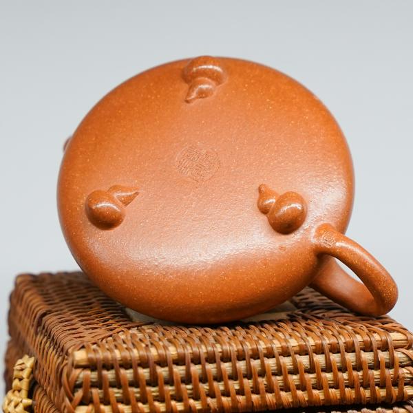 Исинский чайник «Сан Цзу Ши Пяо 2» 150 мл Исинский чайник «Сан Цзу Ши Пяо 2» 150 мл