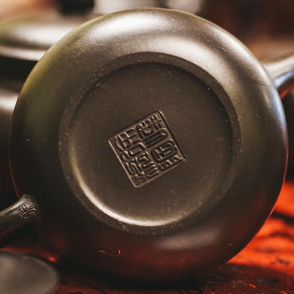 Исинский чайник «Ши Пяо Хэй Ни» 100&nbsp;мл