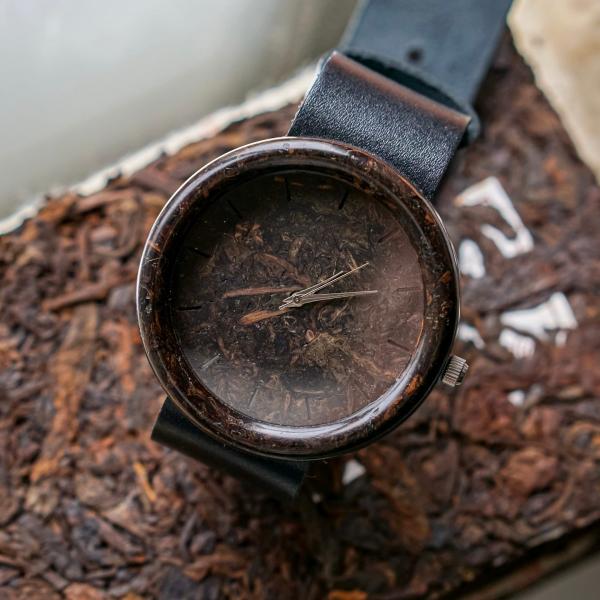 Часы из прессованного пуэра «Пуэрный дозор» фото