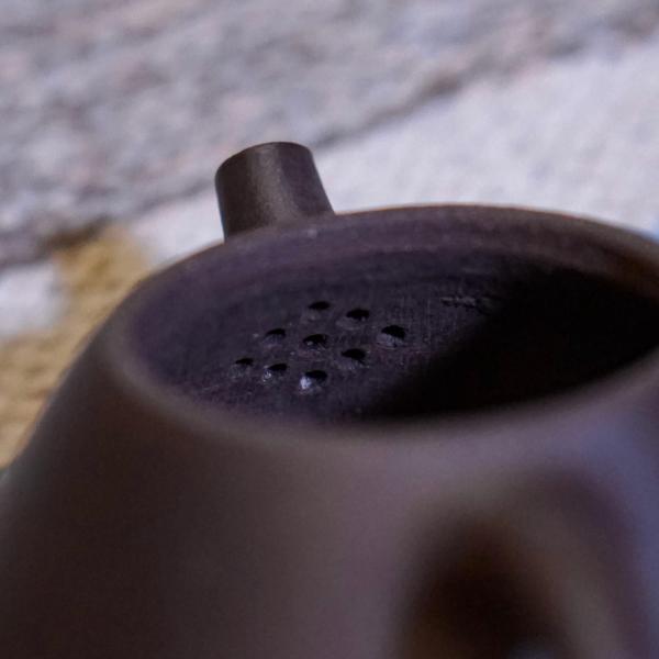 Исинский чайник «Сан Цзу Ши Пяо» тёмный 130&nbsp;мл