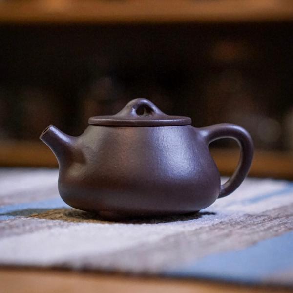 Исинский чайник «Сан Цзу Ши Пяо» тёмный 130 мл фото