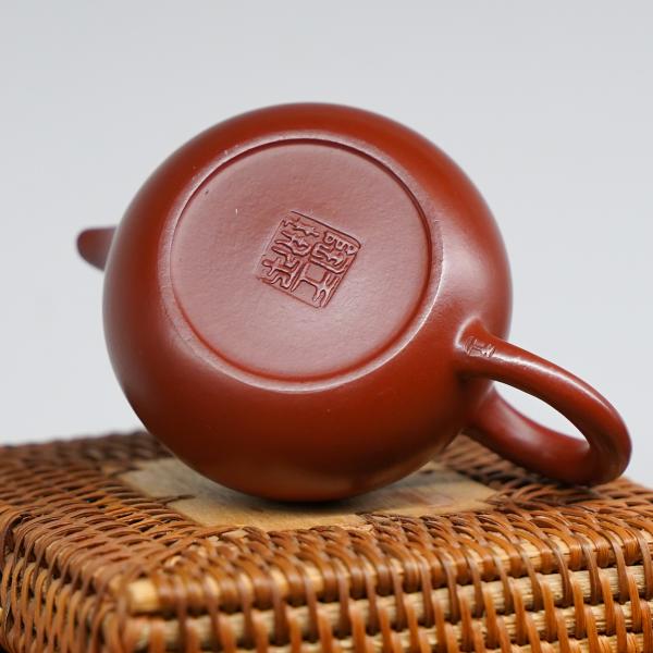 Исинский чайник «2614 эгоист» 100 мл Исинский чайник «2614 эгоист» 100 мл